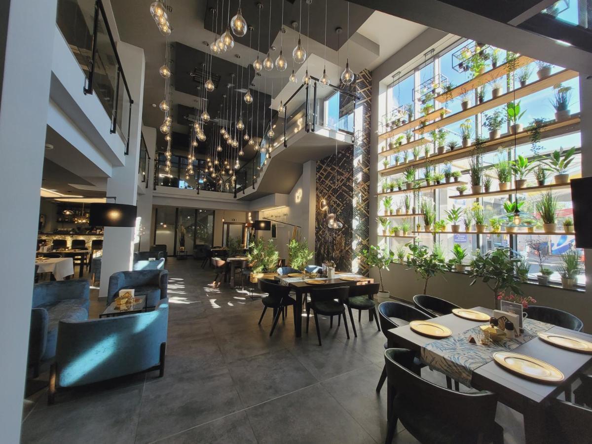 Hotel Sanova Jaroslaw Ngoại thất bức ảnh