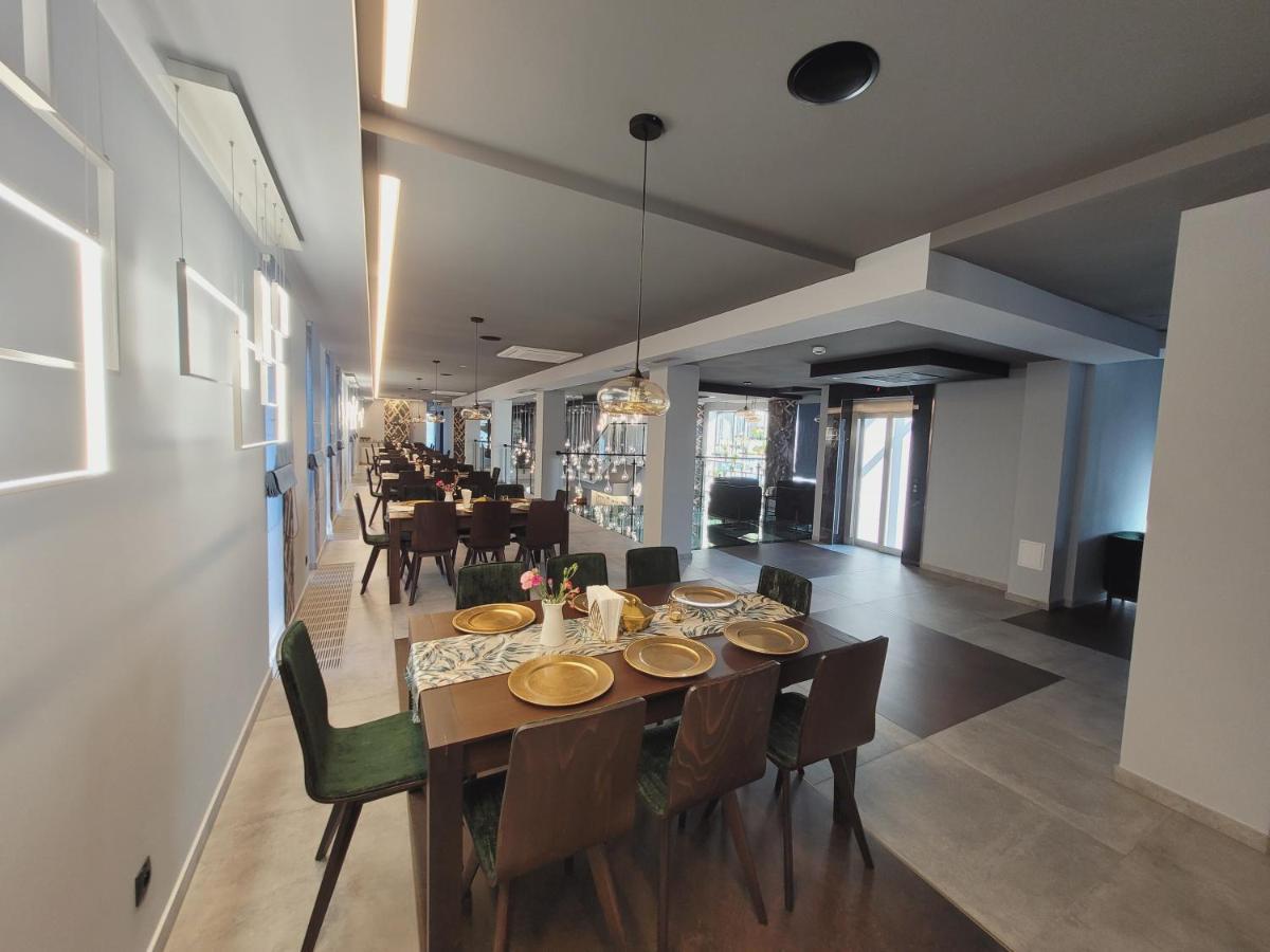 Hotel Sanova Jaroslaw Ngoại thất bức ảnh
