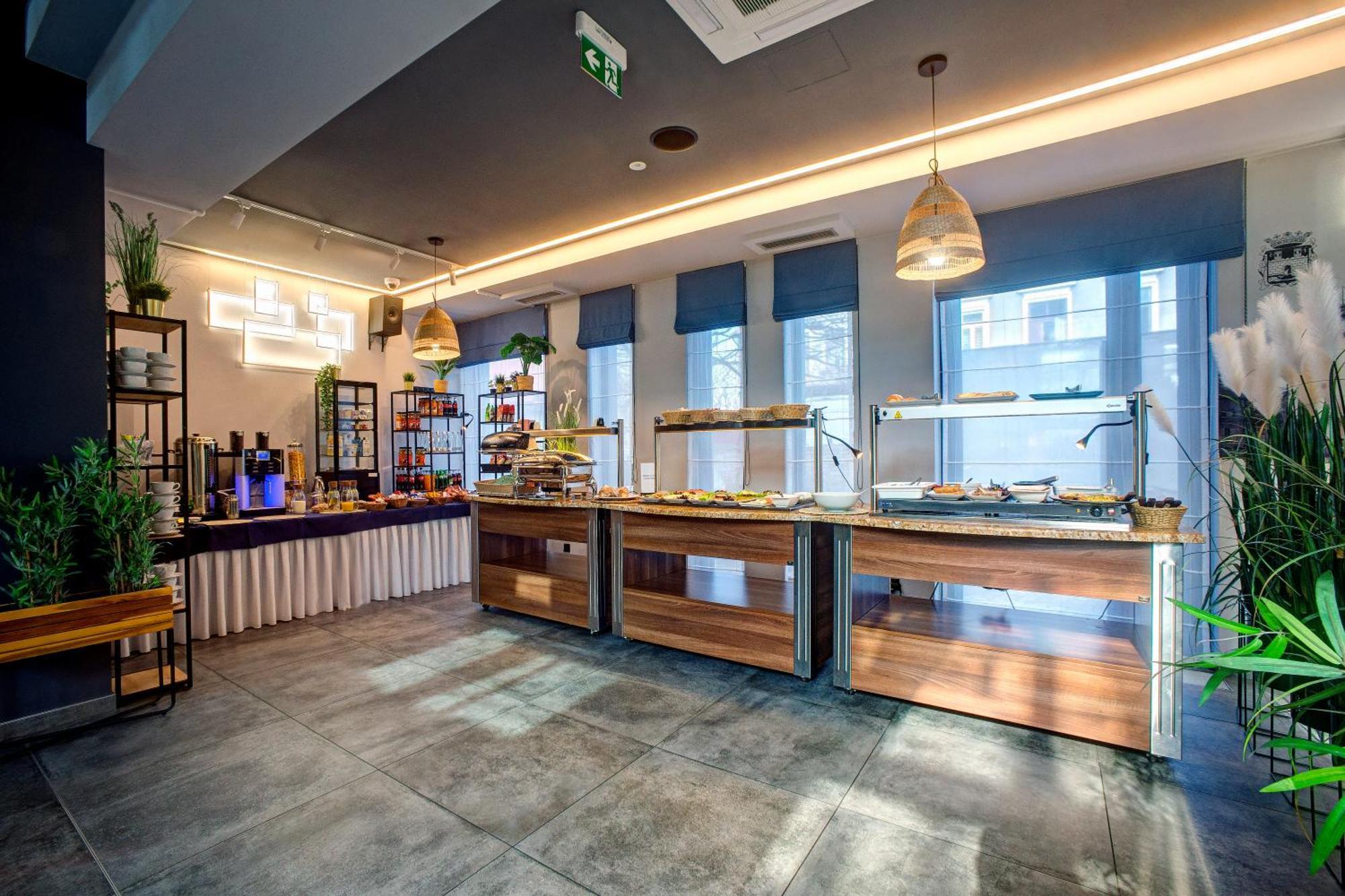 Hotel Sanova Jaroslaw Ngoại thất bức ảnh